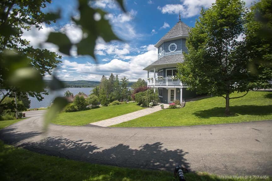 La Maison Bleue Du Lac Wallace Coaticook Εξωτερικό φωτογραφία